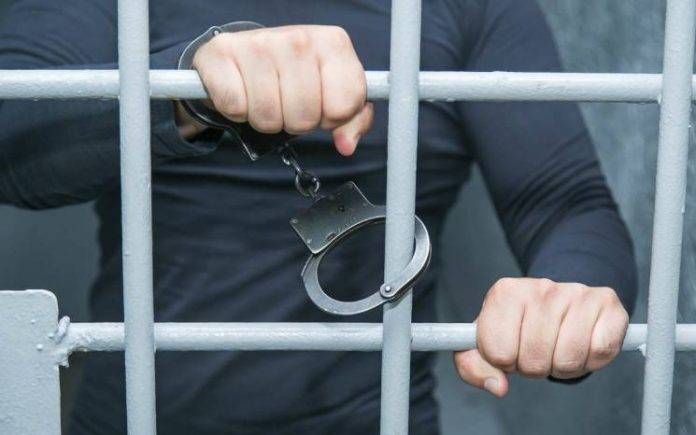 У Івано-Франківську молодика засудили на три роки за крадіжку наплічника