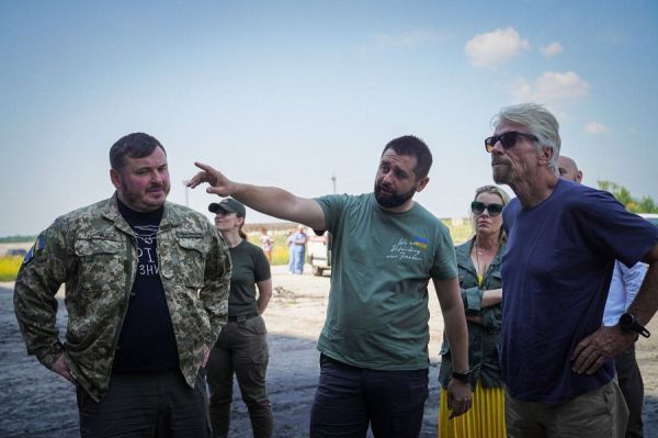 Мільярдер Бренсон пообіцяв допомогти у відновленні літака "Мрія" - Новини України
