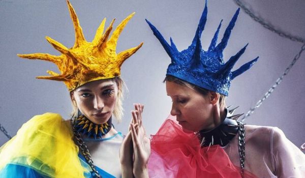 Грузинський дизайнер створив колекцію одягу у синьо-жовтих кольорах на підтримку України - Новини України