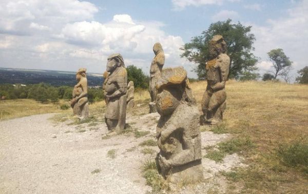 На Слобожанщині окупанти зруйнували пам'ятник, якому тисячі років