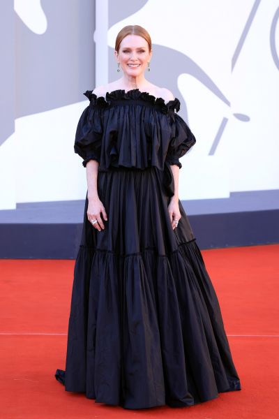 Lady in black: Кейт Бланшетт і Джуліанна Мур позували на закритті Венеційського фестивалю - Новини України