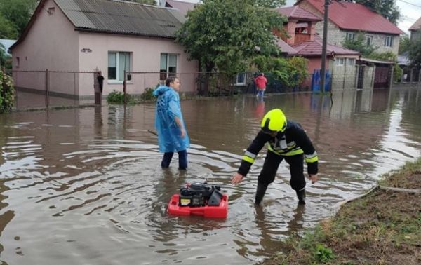Зливи затопили вулиці Ужгорода