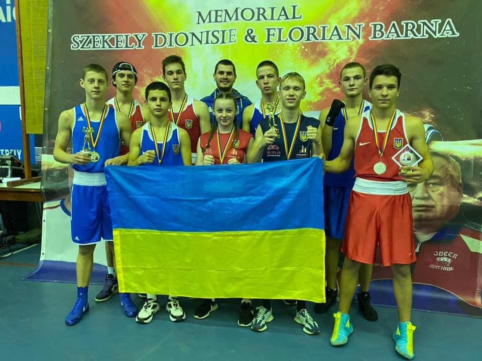 Дев’ять медалей вибороли франківські боксери на змаганнях у Румунії (ФОТО)