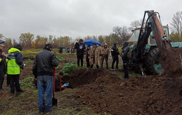 На Харківщині виявили братську могилу українських солдатів