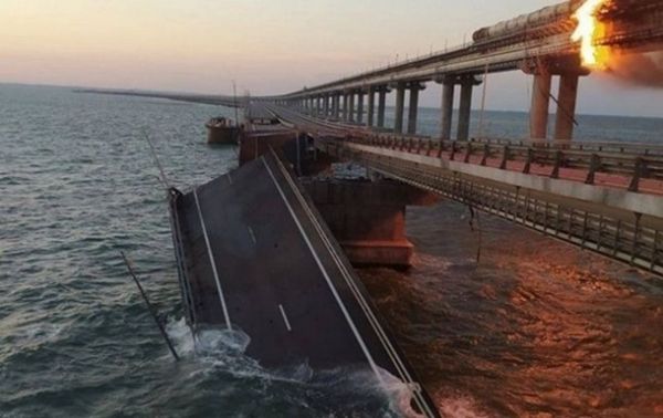 У РФ заявили, що Кримським мостом пустили вантажівки