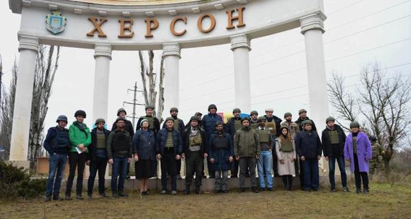 На деокуповану Херсонщину приїхали представники 20 країн - Новини України
