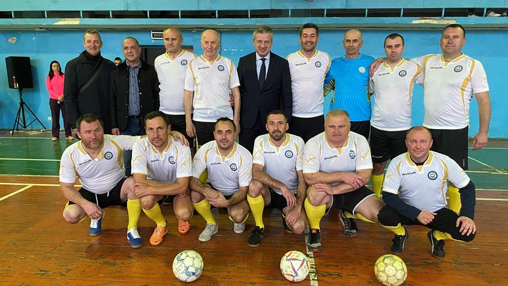 З 17 команд по дві тисячі гривень: ПНУ влаштував турнір з мініфутболу на підтримку ЗСУ (ФОТО)