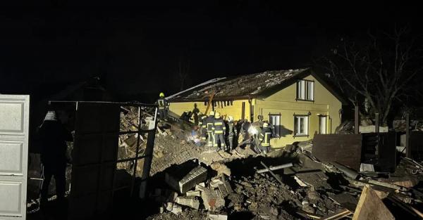 У Харкові пролунали вибухи - росіяни вдарили по житловому будинку - Новини України