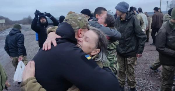 Обмін полоненими: Україна повернула ще додому 140 захисників - Новини України