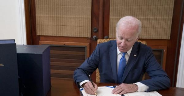 Байден підписав бюджет США з вирішальною допомогою для України - Новини України