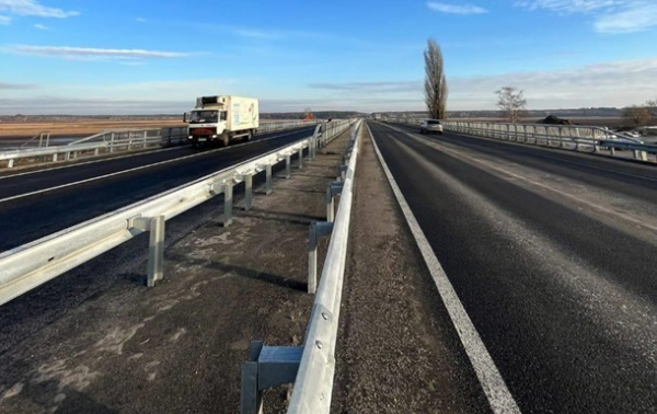 На трасі Київ-Харків відбудували підірваний під час окупації міст