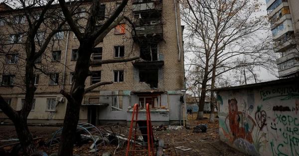 Росіяни обстріляли житлові квартали Херсона – 3 загиблих, 6 поранених - Новини України
