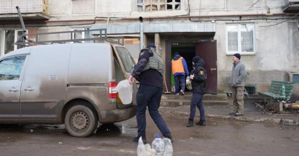 Росіяни атакували авто рятувальників, які доставляли гумдопомогу до Бахмута. - Новини України