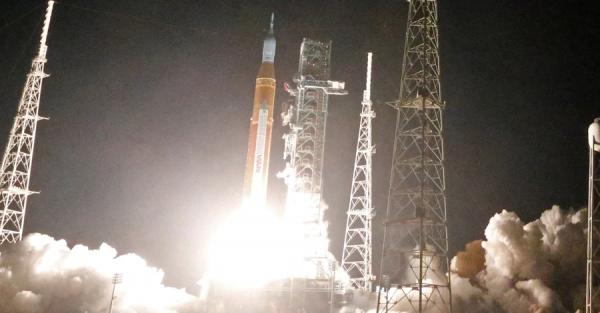 Американський космічний апарат "Оріон" повернувся з Місяця - Новини України