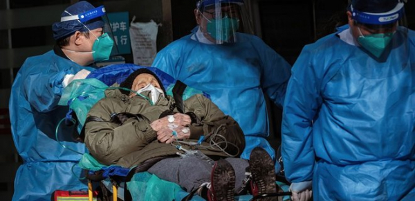 
У Китаї на тлі сплеску епідемії перестали публікувати офіційну статистику COVID-19 
