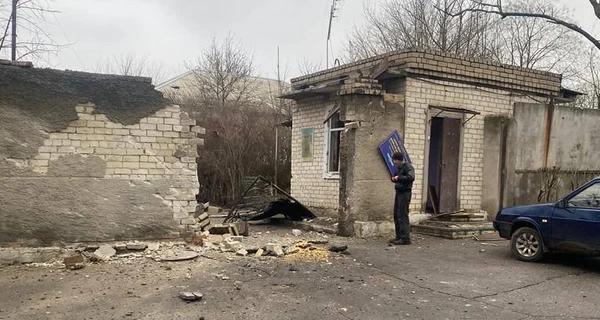 Росіяни обстріляли штаб гумдопомоги у передмісті Херсона - Новини України