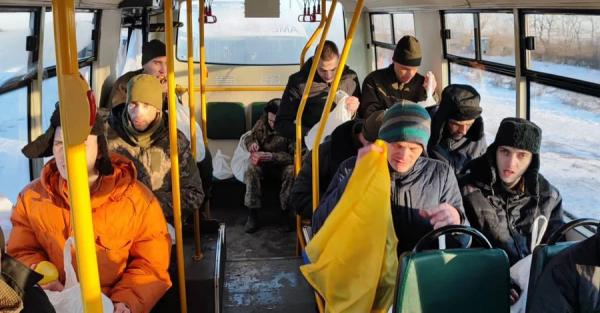 Україна та РФ обмінялися полоненими: додому повернулися 50 захисників Маріуполя, Бахмута та ЧАЕС - Новини України