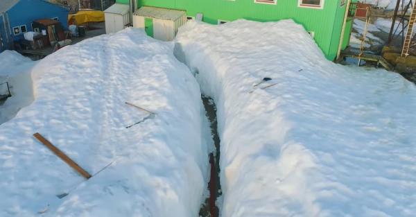 Українські полярники показали снігові окопи поблизу "Вернадського" - Новини України