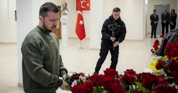 Зеленський вшанував пам'ять загиблих у Туреччині: Українці поділяють цей біль - Новини України