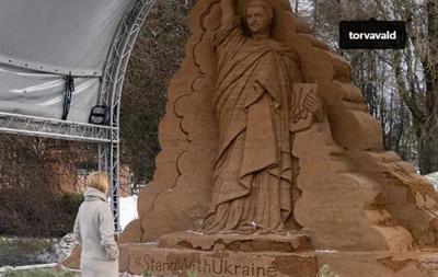 В Естонії створили скульптуру Зеленського у стилі статуї Свободи