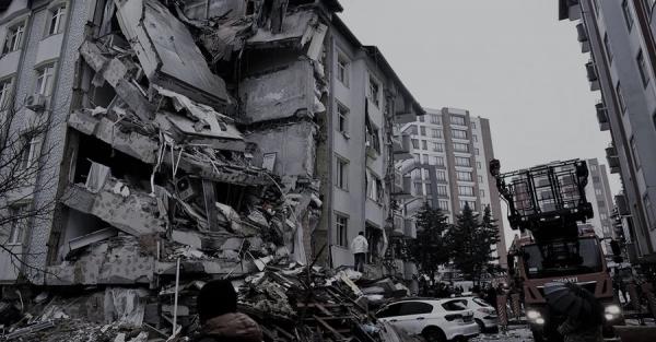 У центрі Маріуполя росіяни демонтують бульвар Хмельницького, рівняючи будинки із землею - Новини України