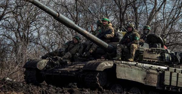 Російські обстріли: Постраждалий у Херсоні та ранковий удар по Марганцю - Новини України