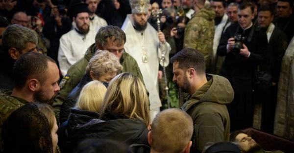 Зеленський посмертно нагородив "Да Вінчі" відзнакою «Хрест бойових заслуг» - Новини України