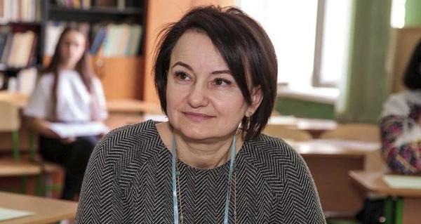 Ексдиректорка київській школі, яка застрягла у Криму через війну, оскаржила звільнення - Новини України