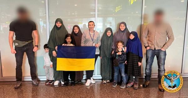 ГУР звільнила з полону в Сирії двох українок та шістьох дітей - Новини України