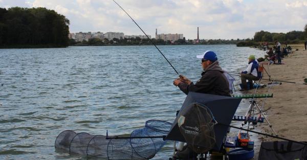 Нові умови рибальства: квиток дозволить ловити понад норму - Новини України