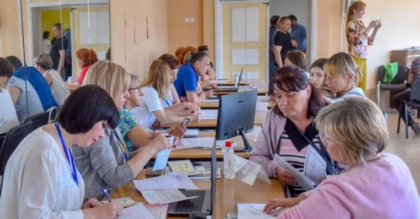 На допомогу переселенцям: як оформити фінансові виплати від держави - Новини України