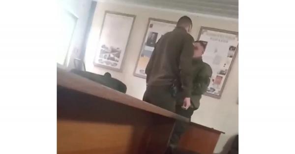 Офіцера Нацгвардії відсторонили через відео із побиттям строковика, ДБР проводить перевірку - Новини України