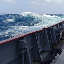 Український криголам "Ноосфера" завершив другий сезон роботи та повернувся до Кейптауну - Новини України