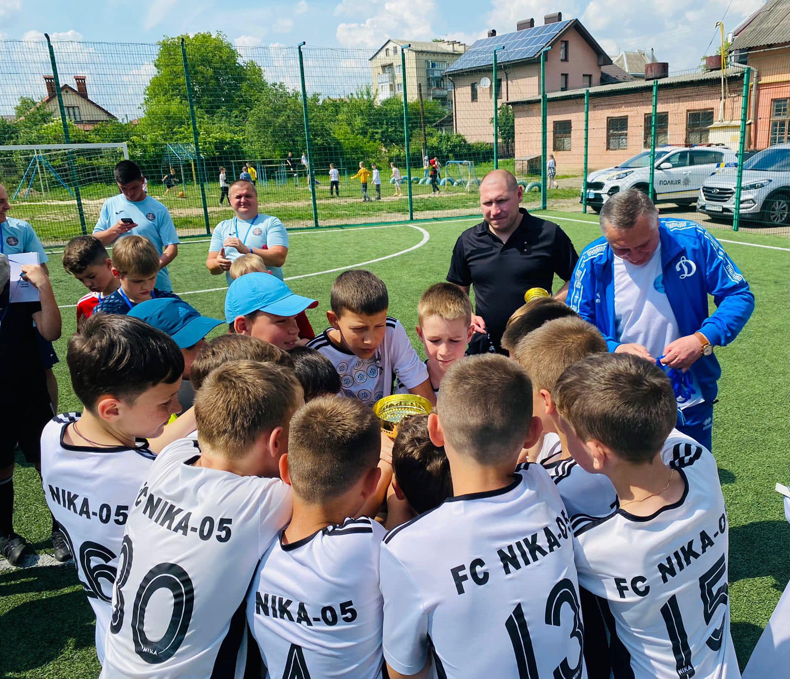 Франківські поліціянти зіграли матч зі школярами до Дня захисту дітей (ФОТО)