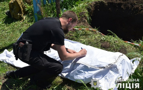 Поблизу Святогірська ексгумували тіла двох загиблих від рук окупантів