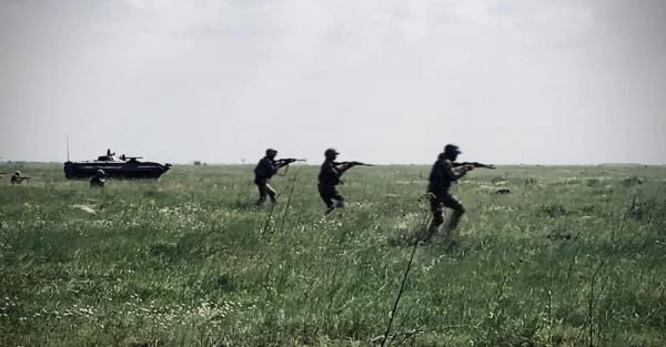 В Одеській області уламки збитого російського "шахеда" впали на територію порту - Новини України