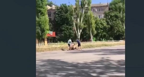 У Херсоні перевізники побили волонтера, який безкоштовно перевозив людей - Новини України