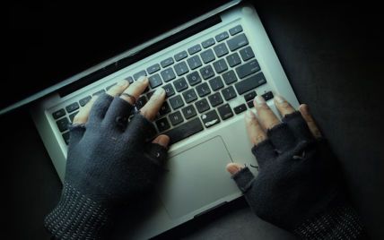 Калушанка хотіла продати дитячий візок, а натомість втратила власні гроші