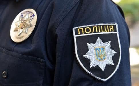 У Франківську в пасажира авто, яке зупинили за порушення ПДР, ймовірно знайшли наркотики