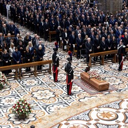 У Мілані прощаються з колишнім прем'єр-міністром Італії Сільвіо Берлусконі - Новини України