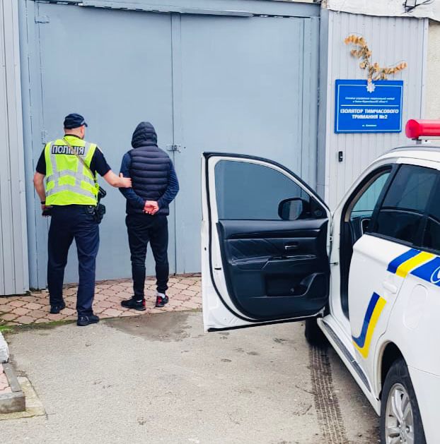 У 18-річного коломиянина силою відібрали телефон: нападнику загрожує до десяти років ув’язнення (ФОТО)