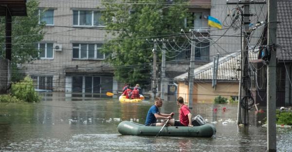 Із затоплених районів Херсонщини та Миколаївщини вже евакуйовано понад 3000 осіб - Новини України