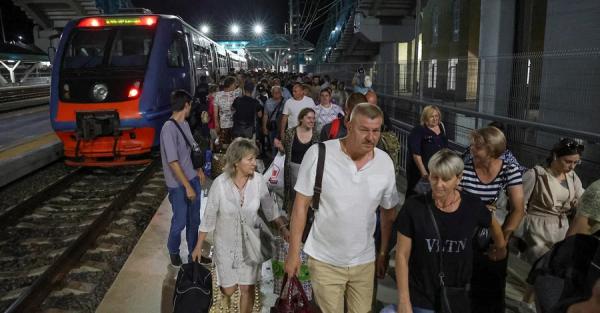 Понад 45 днів за кордоном чи купив машину в Україні: кого з ВПО позбавлять виплат - Новини України