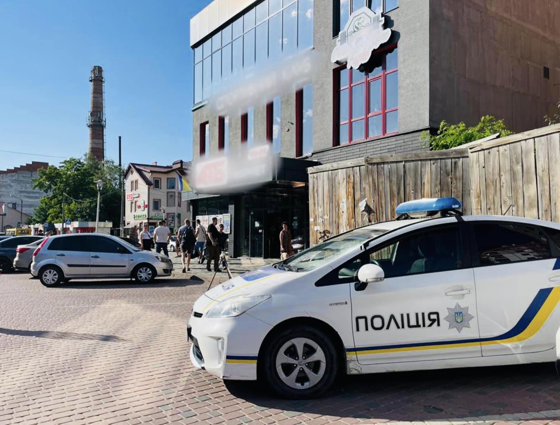 Поліція розшукує зловмисника, який у Франківську стріляв у чоловіка (ФОТО)