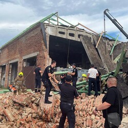 На Полтавщині обвалилася будівля, під завалами опинилися люди - Новини України