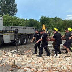 На Полтавщині обвалилася будівля, під завалами опинилися люди - Новини України