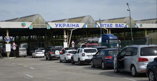 Поради застряглим на кордоні: не дерзіть митникам і готуйте запасні маршрути - Новини України