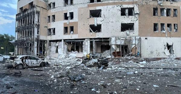 Кількість постраждалих від удару РФ по готелю в Запоріжжі збільшилась до 19  - Новини України