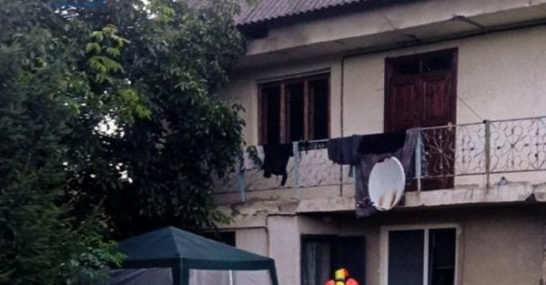 Поранення отримав 61-річний чоловік, його госпіталізували. - Новини України
