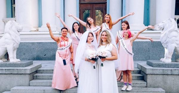 У Харкові військовослужбовиця та активістка зіграли неофіційне весілля  - Новини України